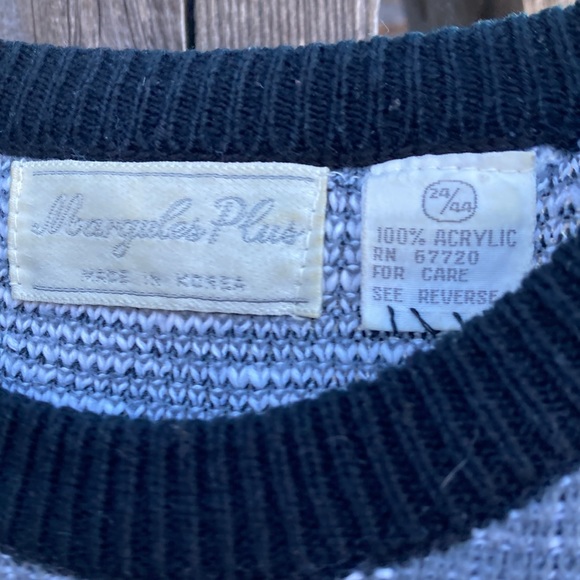 Snow Mountain Sweater - Picture 2 of 5